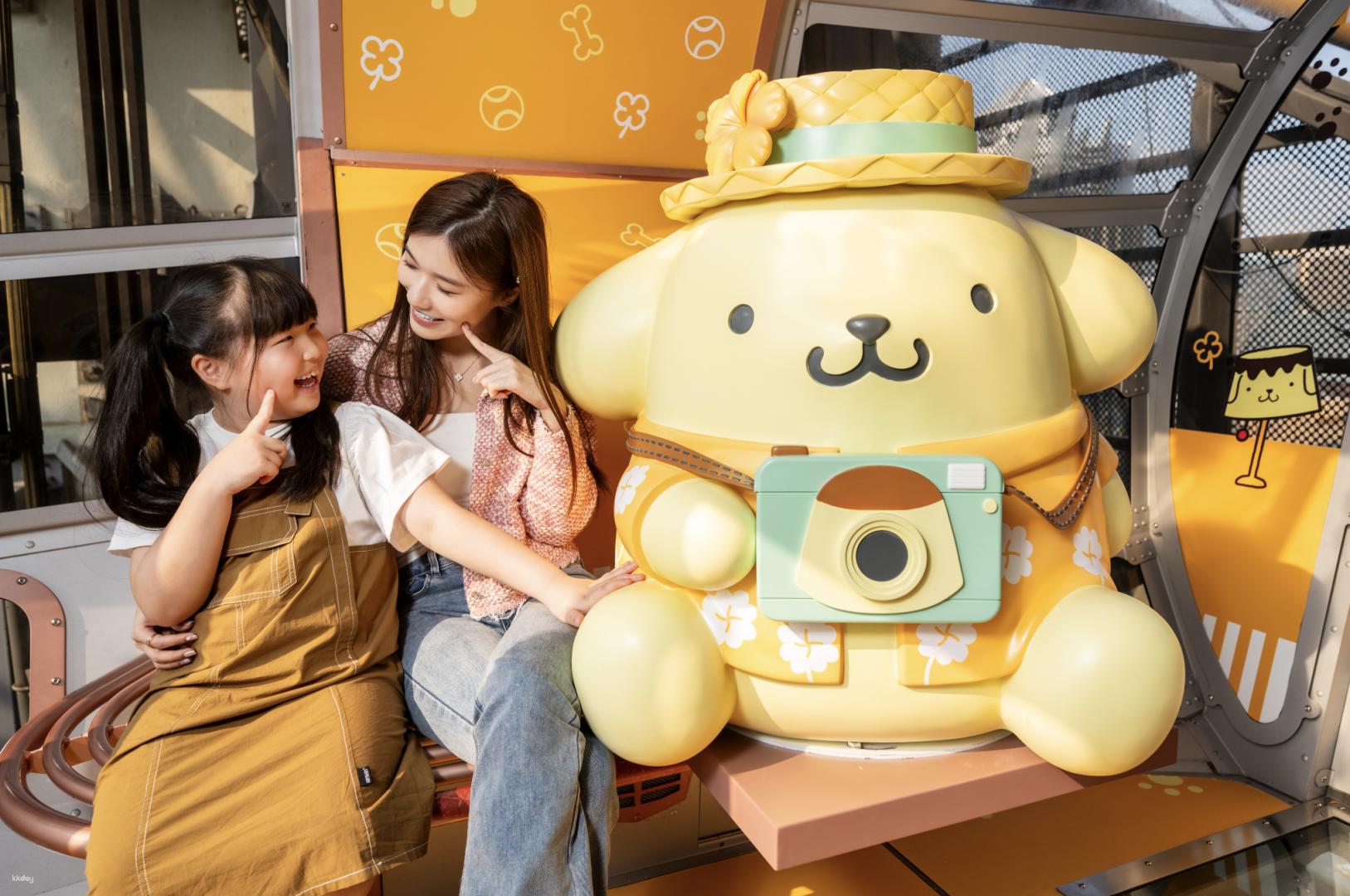 Studio City "Golden Reel Star" Ferris Wheel e-ticket - Photo 1 of 10